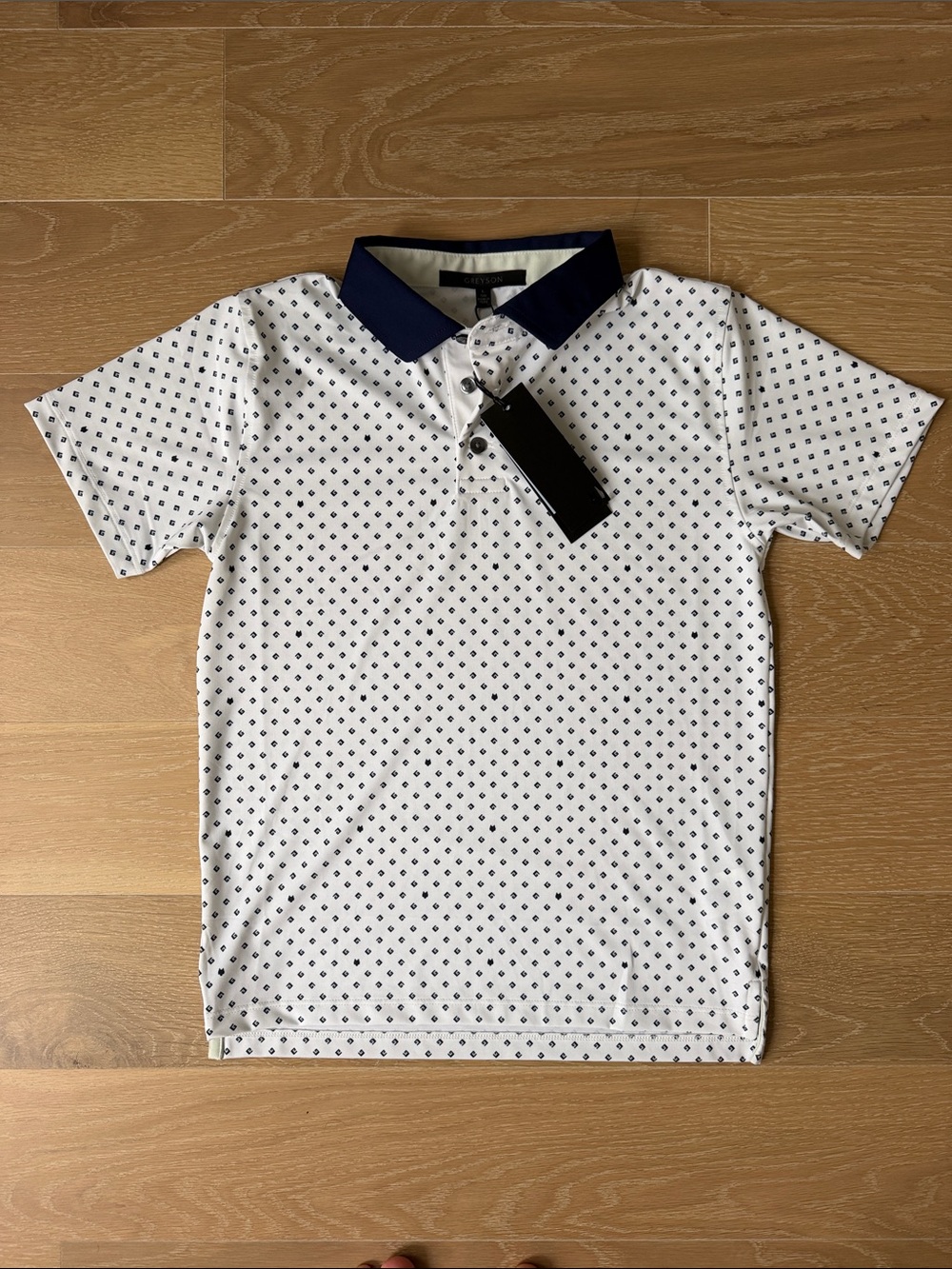 NWT- Boy’s Greyson Polo Golf Shirt w Small Geometric Print - size L